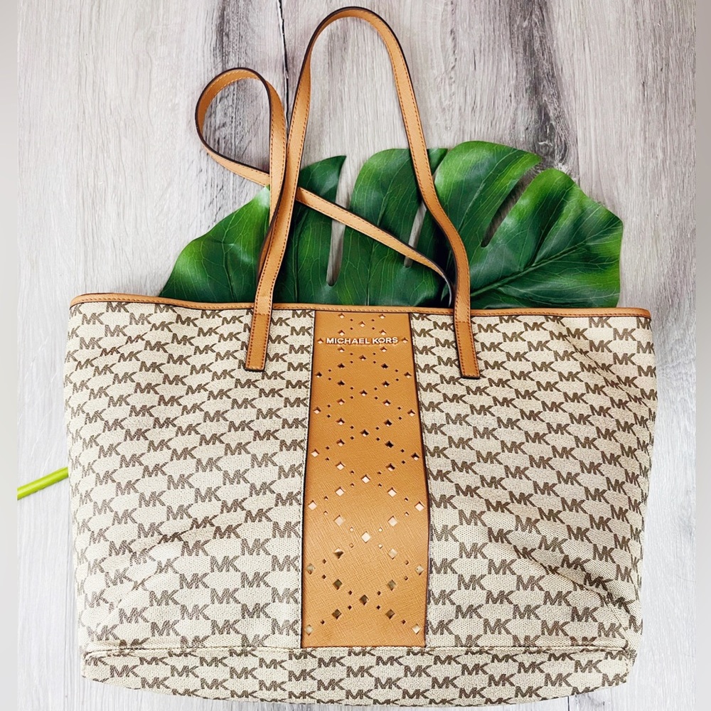 Michael Kors Jet set Brown large tote ✨Brand New
